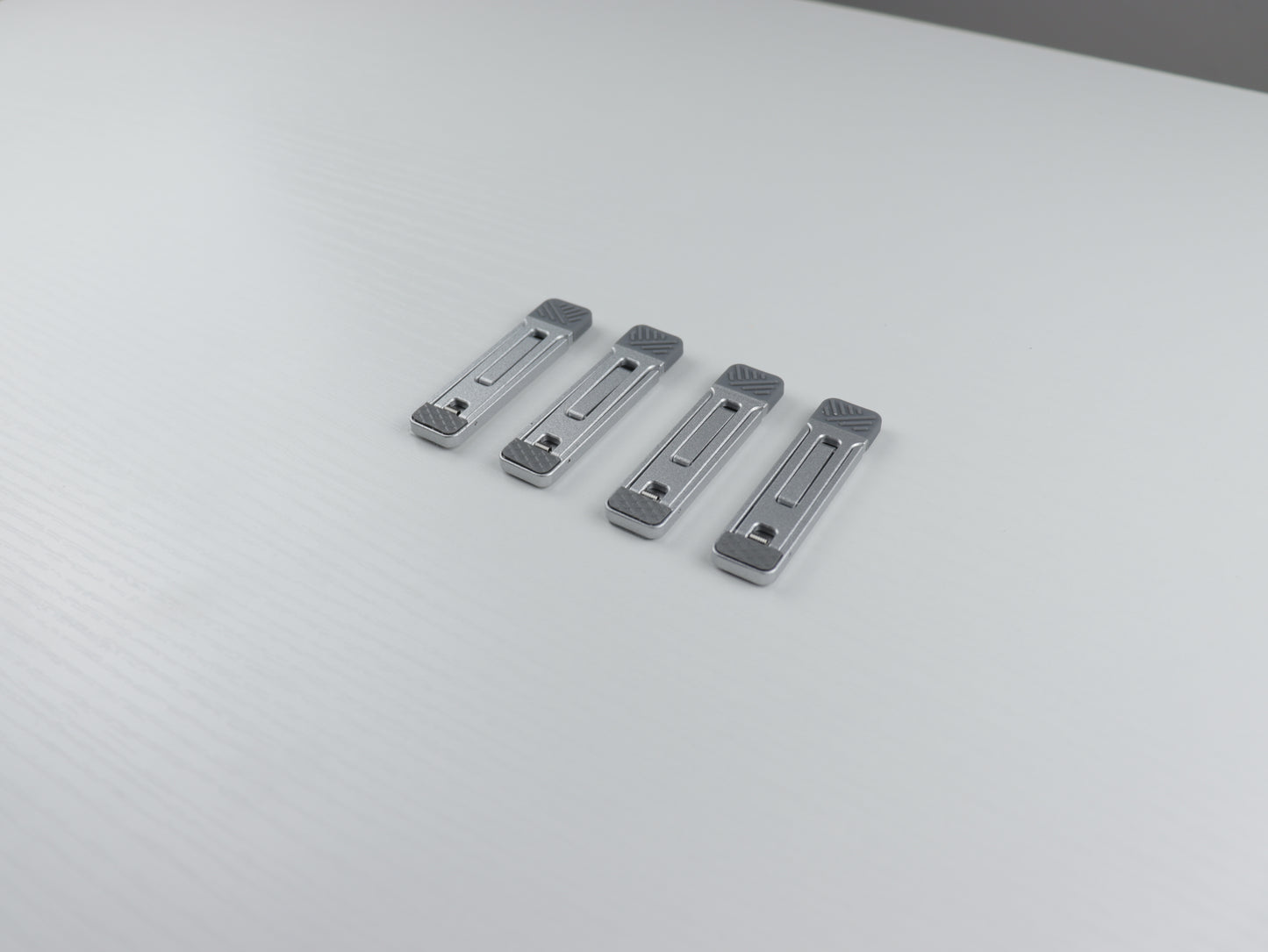 Split Keyboard Tenting Feet – Ergonomic Adjustable Stand
