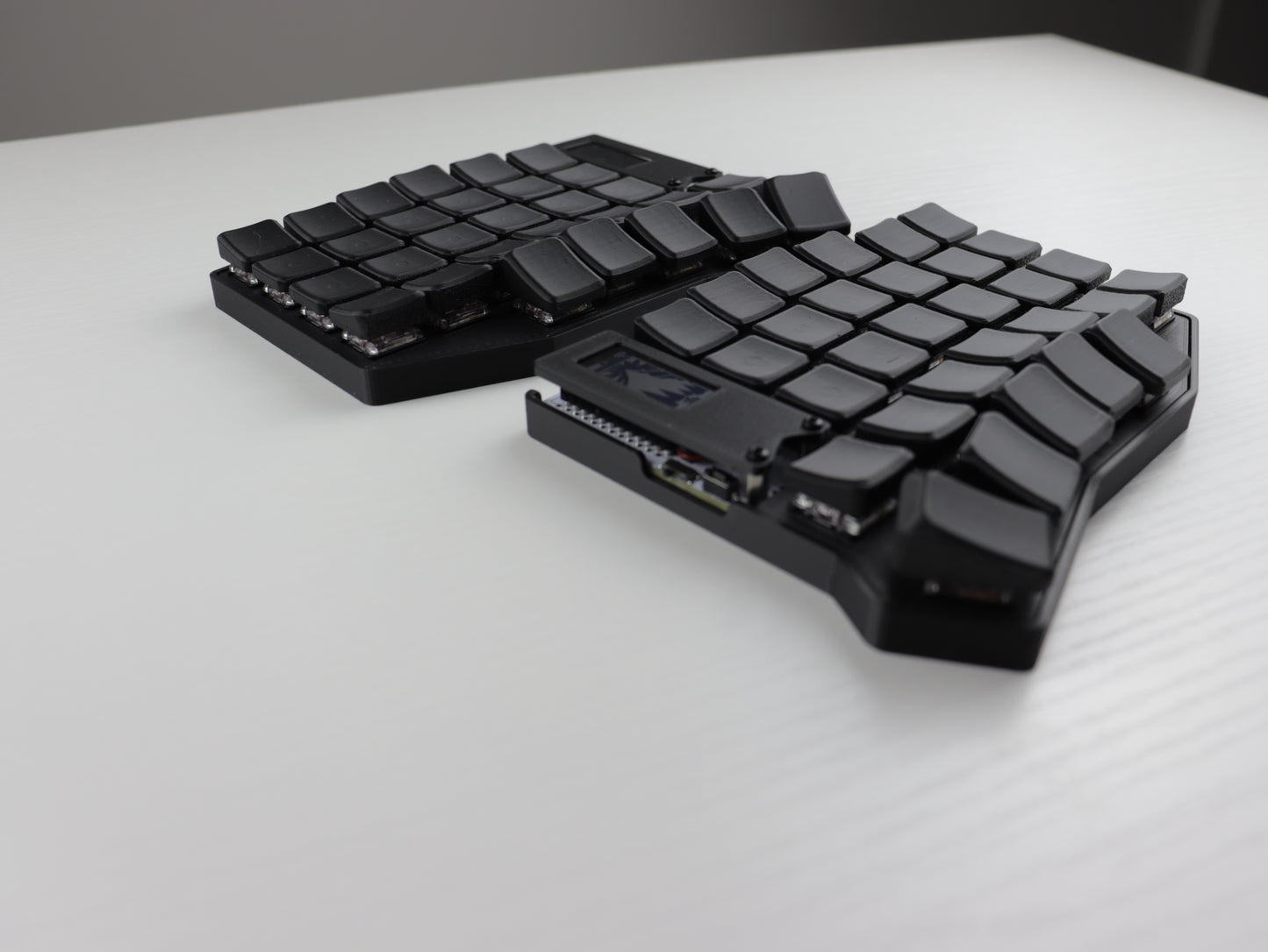 Sofle Choc Wireless Split Mechanical Keyboard ShadowSeries - Wireless, Hotswap, Sculpted keycaps