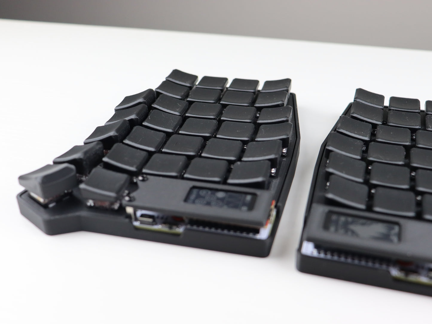 Sofle Choc Wireless Split Mechanical Keyboard ShadowSeries - Wireless, Hotswap, Sculpted keycaps
