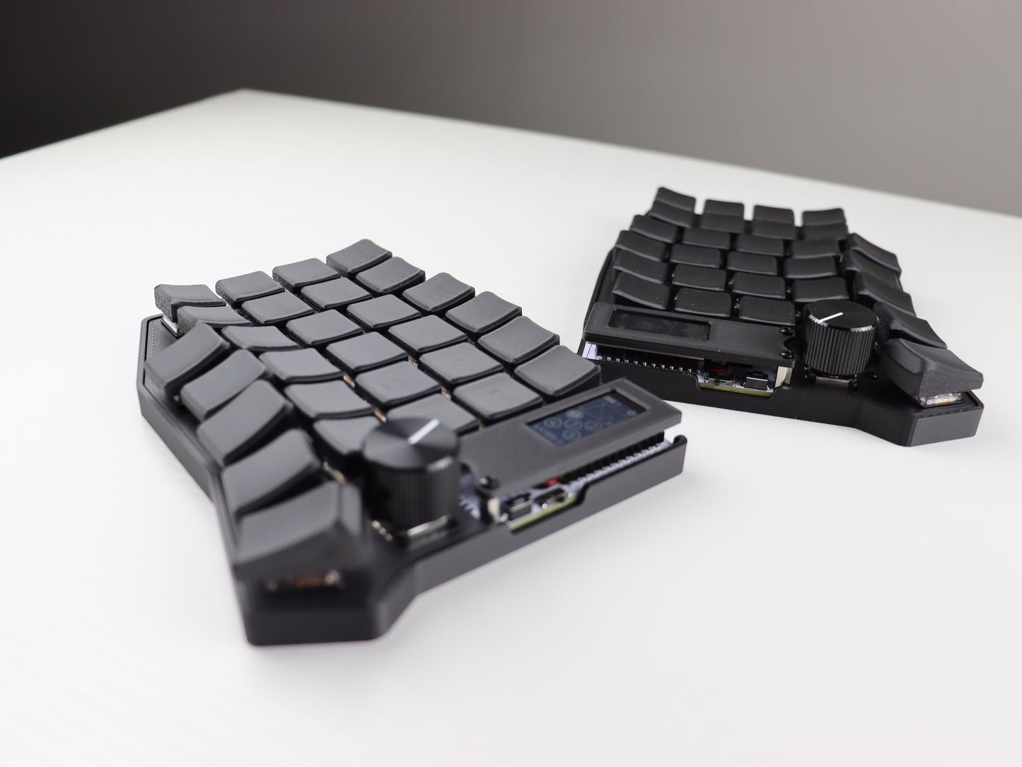 Sofle Choc Wireless Split Mechanical Keyboard ShadowSeries - Wireless, Hotswap, Sculpted keycaps