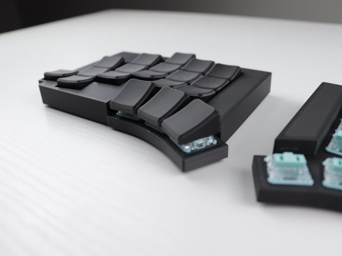 Totem wired split keyboard "Night"