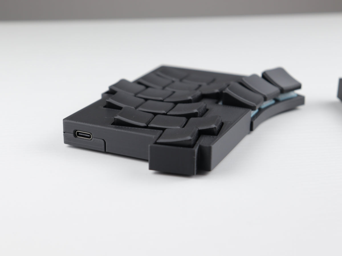 Totem wired split keyboard "Night"