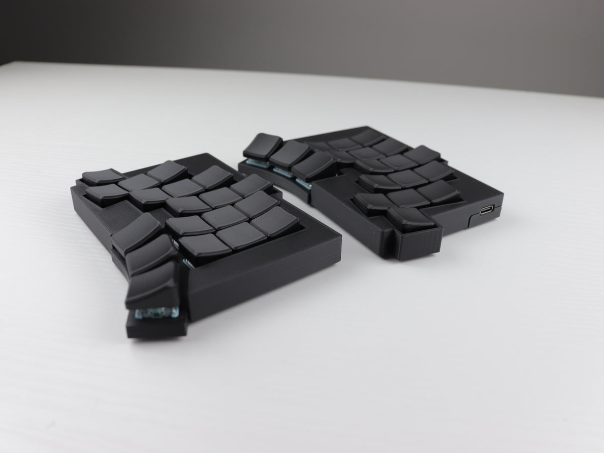 Totem wired split keyboard "Night"