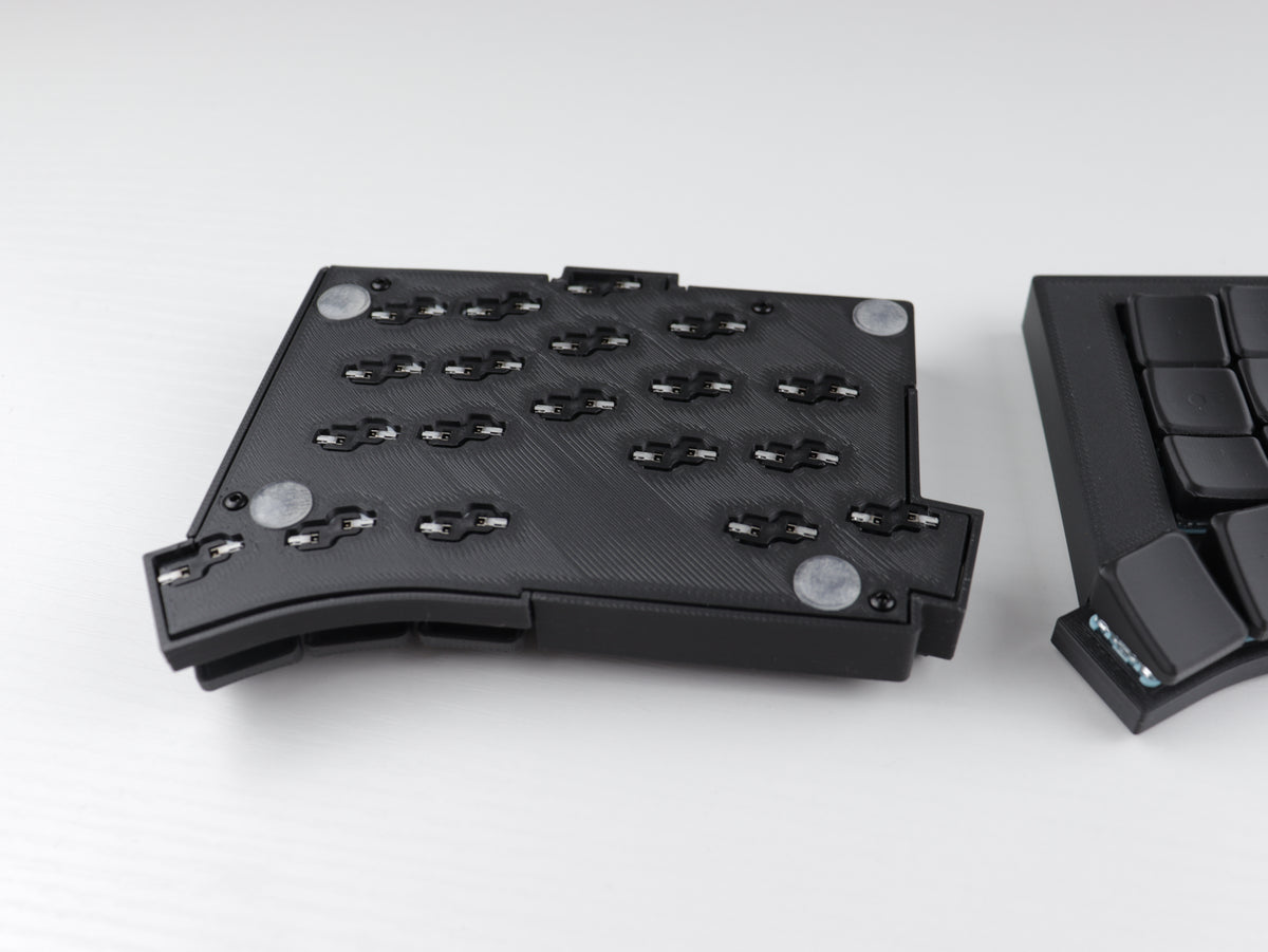 Totem wired split keyboard "Night"