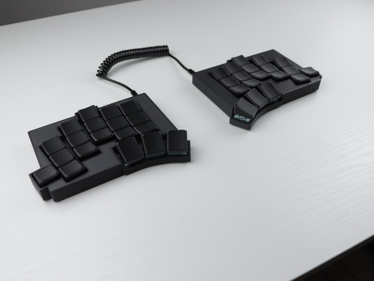 Totem wired split keyboard "Night"