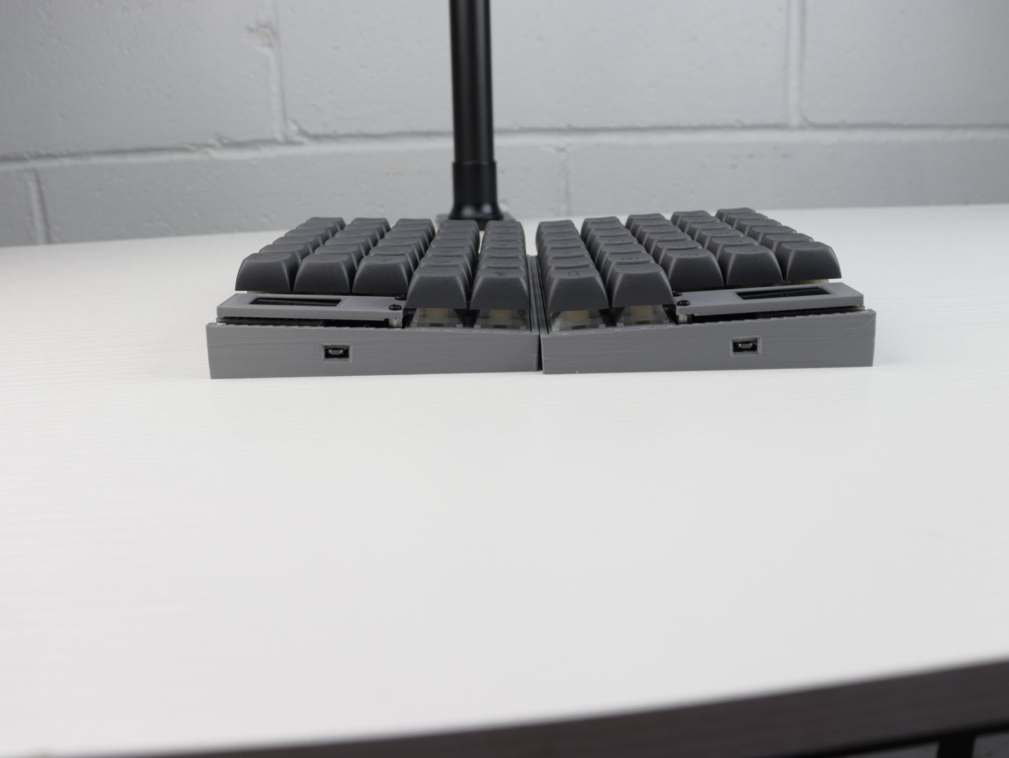 Felix64 "Void" Wireless Split Ergonomic Keyboard — Hotswap, ZMK, NiceView Display