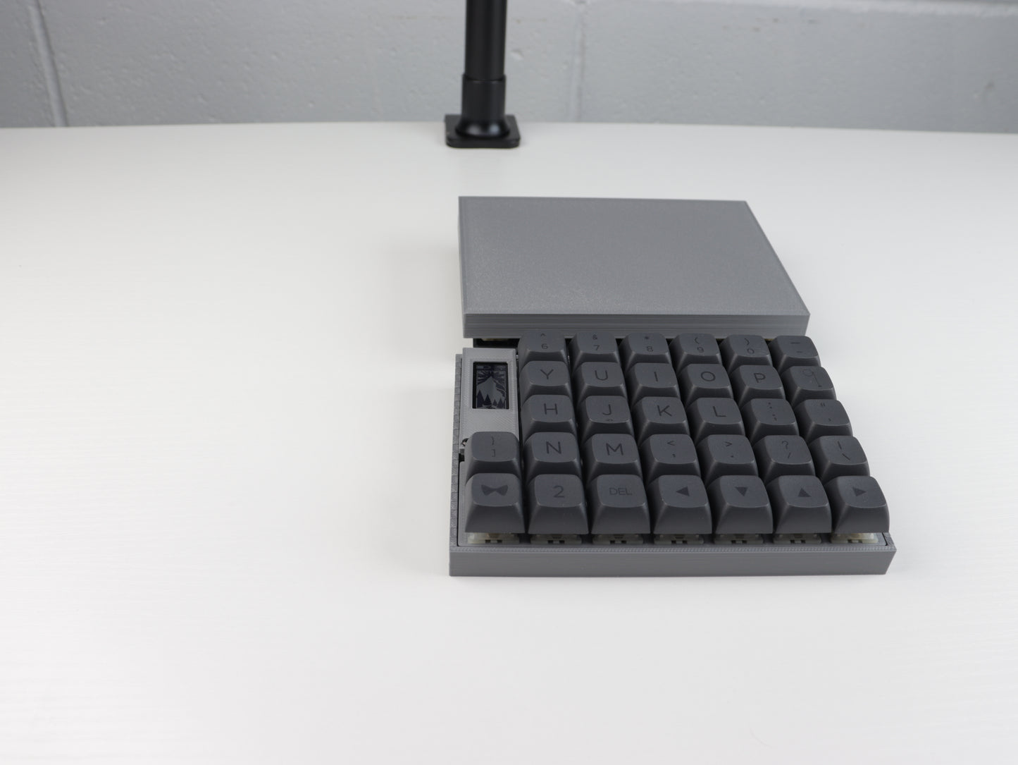 Felix64 "Void" Wireless Split Ergonomic Keyboard — Hotswap, ZMK, NiceView Display