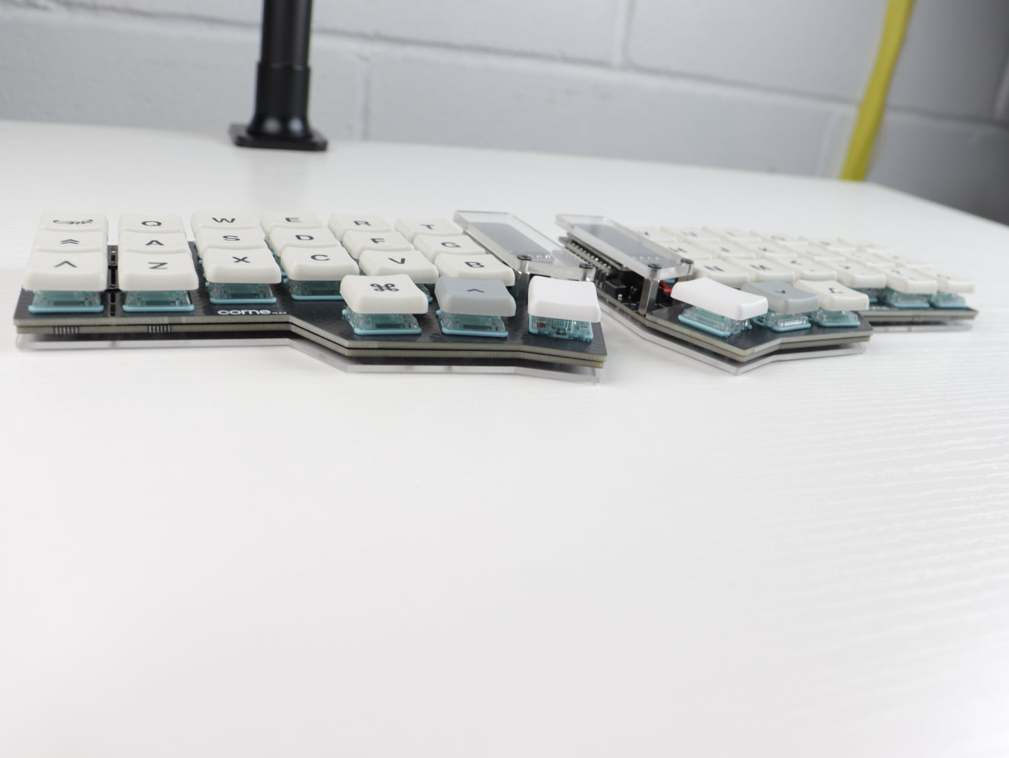 Corne Choc Wireless Split Keyboard – Low Profile FR4 and acrylic stacked plates