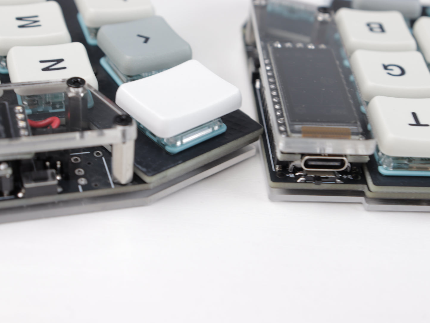 Corne Choc Wireless Split Keyboard – Low Profile FR4 and acrylic stacked plates