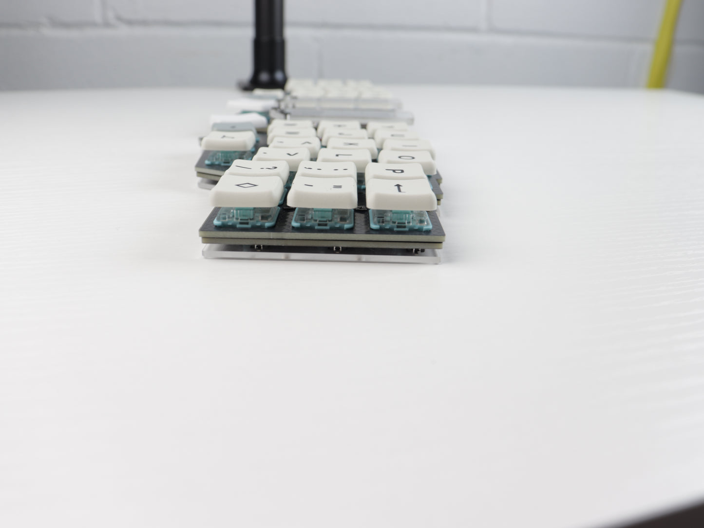 Corne Choc Wireless Split Keyboard – Low Profile FR4 and acrylic stacked plates