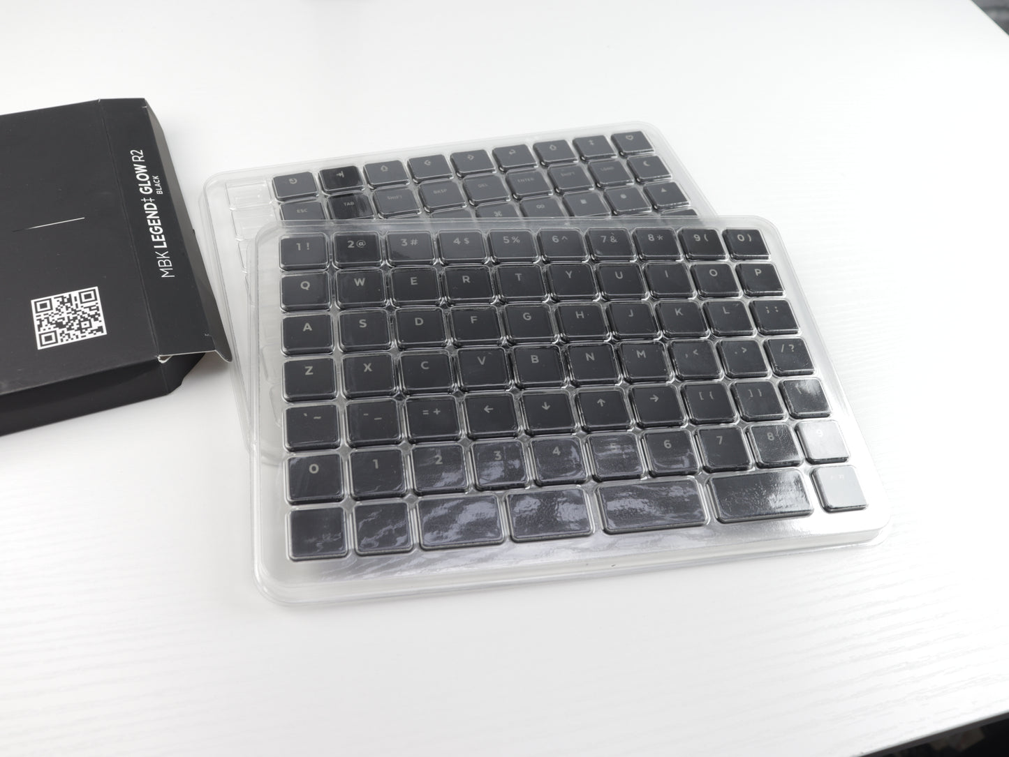MBK Legend Glow R2 Black - Choc V1 keycaps - Shine through