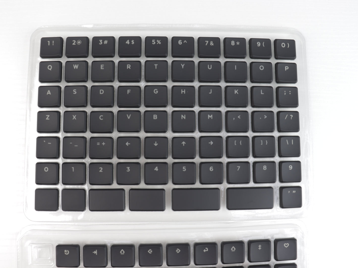 MBK Legend Glow R2 Black - Choc V1 keycaps - Shine through