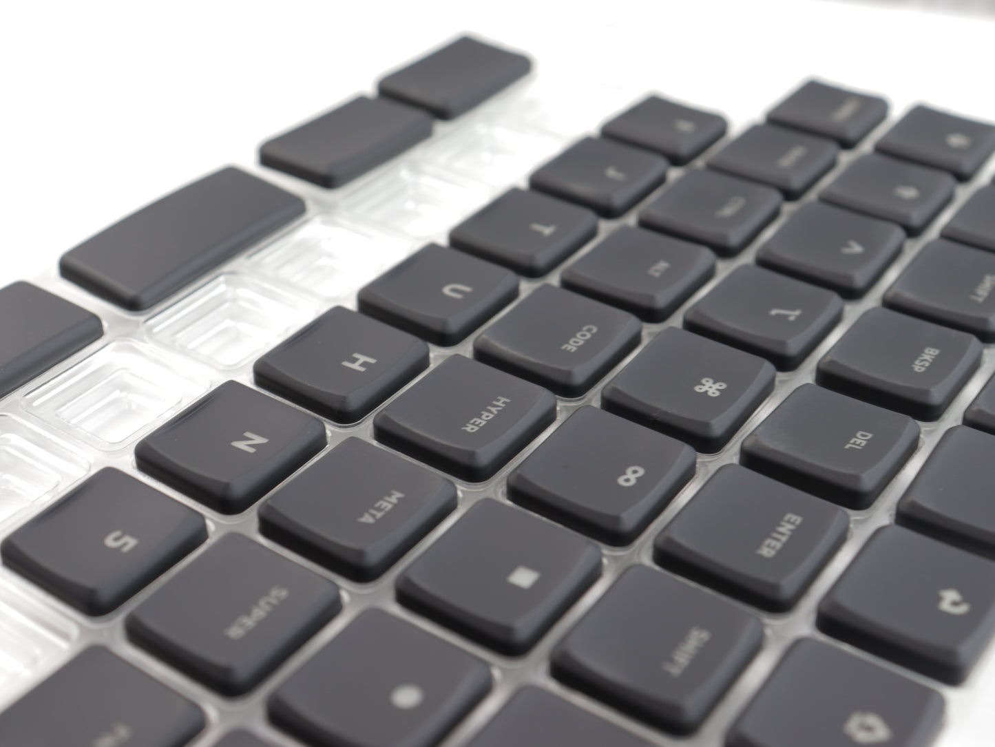 MBK Legend Glow R2 Black - Choc V1 keycaps - Shine through